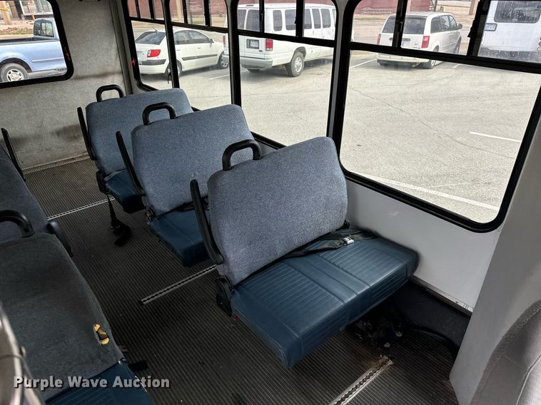 image for item ML9258 2008 Ford E350 Super Duty  shuttle bus