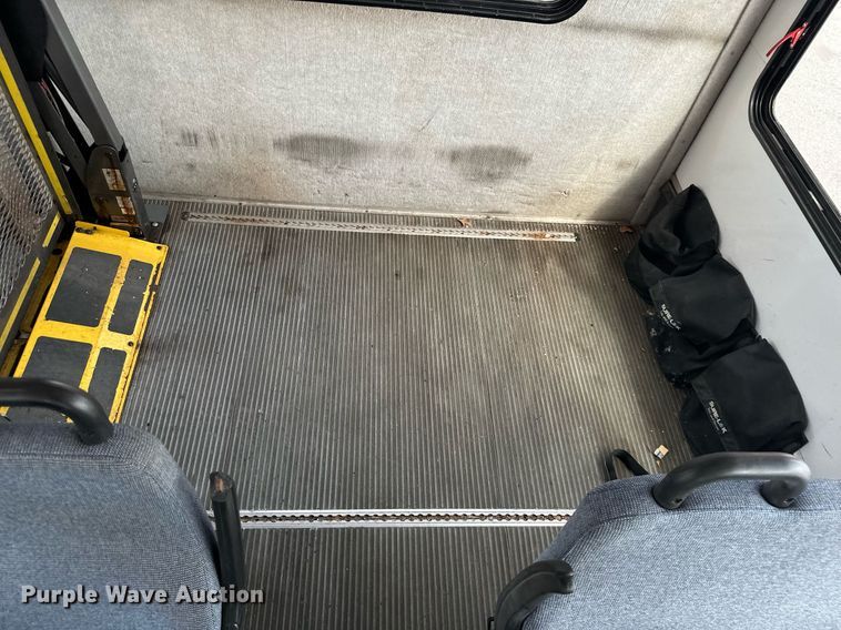 image for item ML9258 2008 Ford E350 Super Duty  shuttle bus