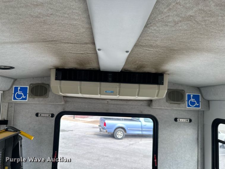 image for item ML9258 2008 Ford E350 Super Duty  shuttle bus