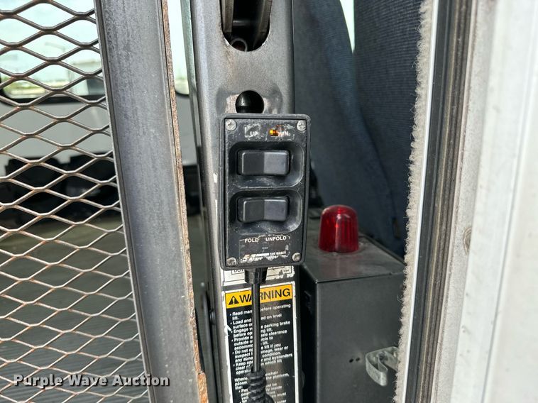 image for item ML9258 2008 Ford E350 Super Duty  shuttle bus