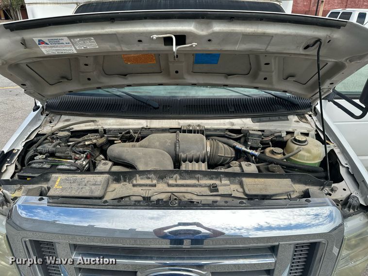 image for item ML9258 2008 Ford E350 Super Duty  shuttle bus