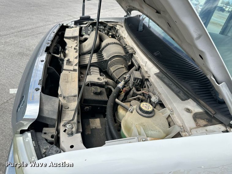 image for item ML9258 2008 Ford E350 Super Duty  shuttle bus