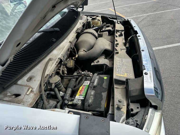 image for item ML9258 2008 Ford E350 Super Duty  shuttle bus