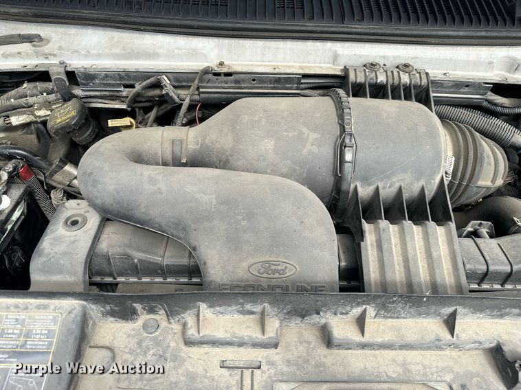 image for item ML9258 2008 Ford E350 Super Duty  shuttle bus