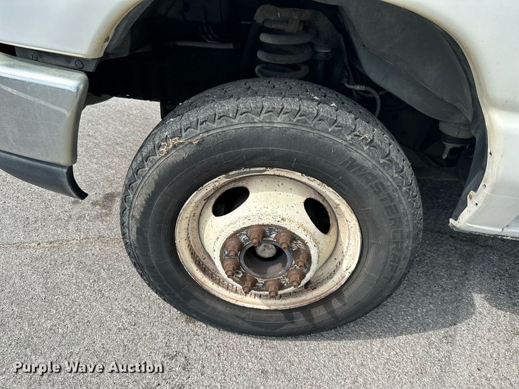 image for item ML9258 2008 Ford E350 Super Duty  shuttle bus