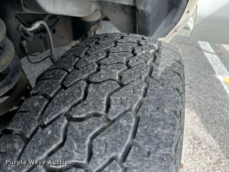 image for item ML9258 2008 Ford E350 Super Duty  shuttle bus