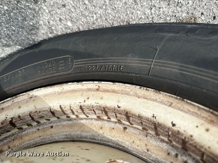 image for item ML9258 2008 Ford E350 Super Duty  shuttle bus