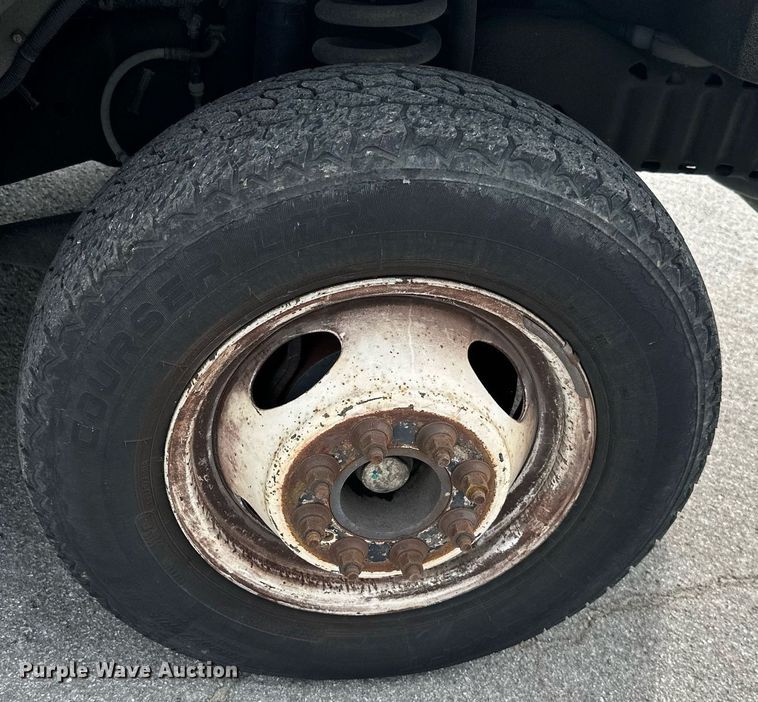 image for item ML9258 2008 Ford E350 Super Duty  shuttle bus