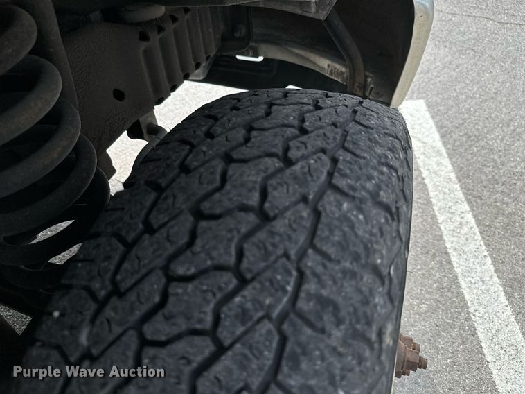 image for item ML9258 2008 Ford E350 Super Duty  shuttle bus