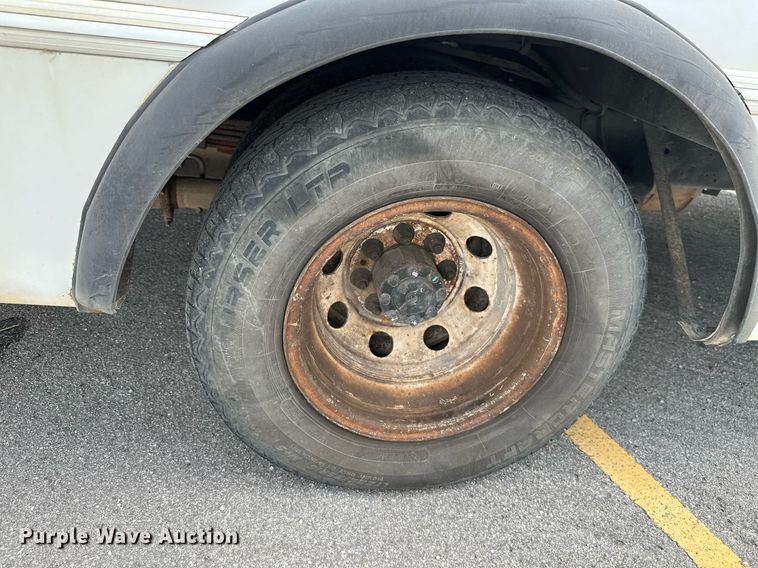 image for item ML9258 2008 Ford E350 Super Duty  shuttle bus