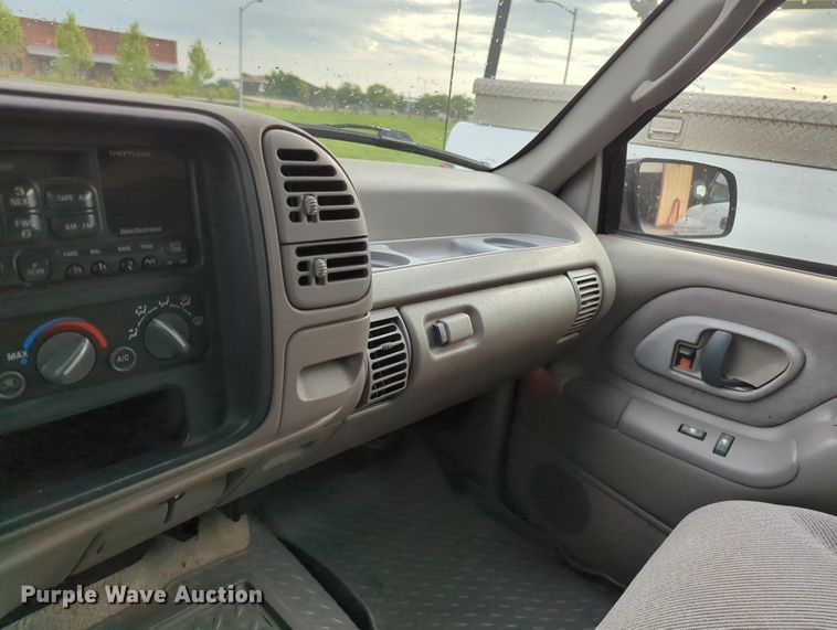 image for item MO9029 1996 Chevrolet Suburban  SUV