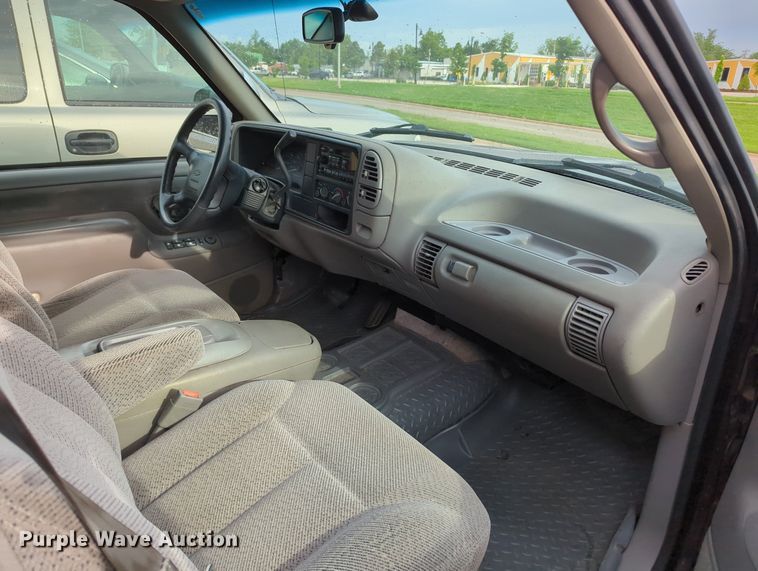 image for item MO9029 1996 Chevrolet Suburban  SUV