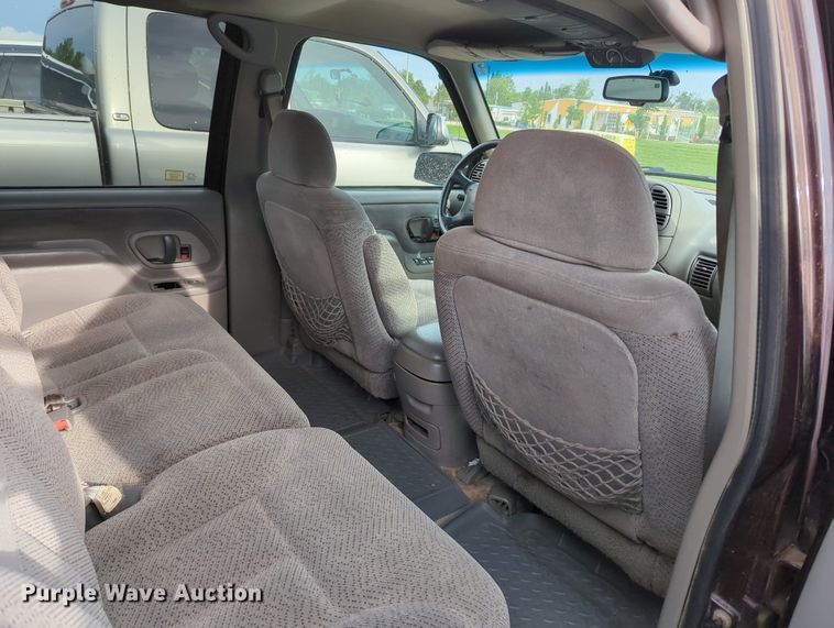 image for item MO9029 1996 Chevrolet Suburban  SUV