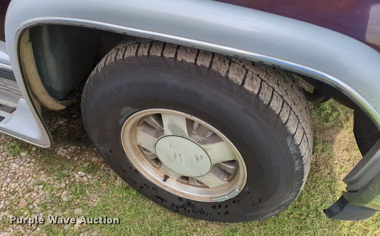 image for item MO9029 1996 Chevrolet Suburban  SUV