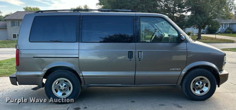 image for item MO9047 1999 Chevrolet Astro  van