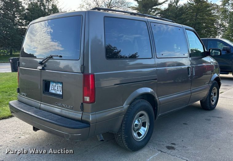 image for item MO9047 1999 Chevrolet Astro  van
