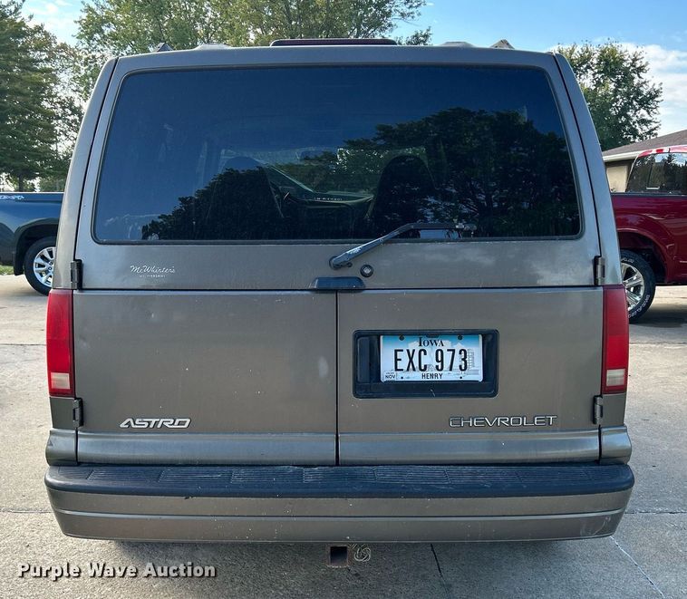 image for item MO9047 1999 Chevrolet Astro  van