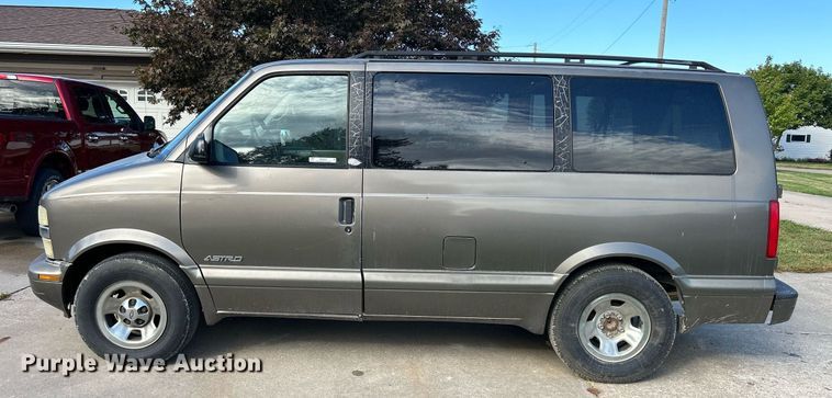 image for item MO9047 1999 Chevrolet Astro  van