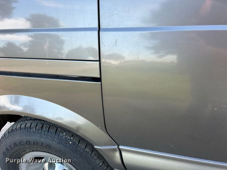 image for item MO9047 1999 Chevrolet Astro  van