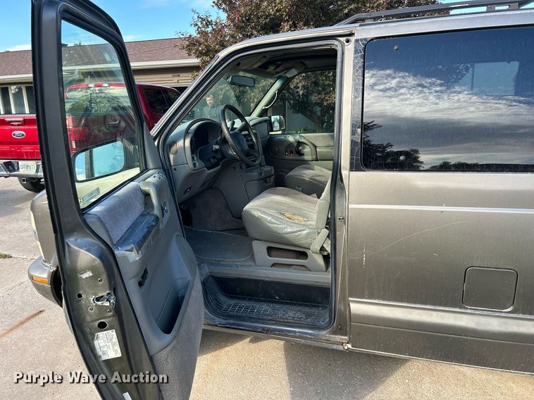 image for item MO9047 1999 Chevrolet Astro  van