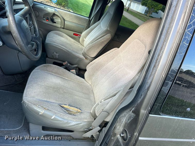 image for item MO9047 1999 Chevrolet Astro  van