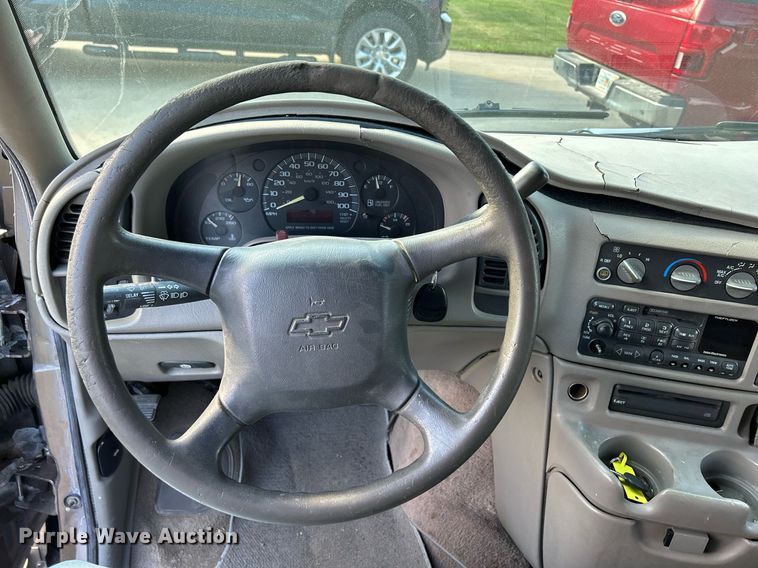 image for item MO9047 1999 Chevrolet Astro  van