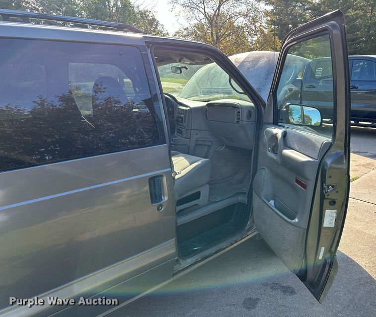 image for item MO9047 1999 Chevrolet Astro  van