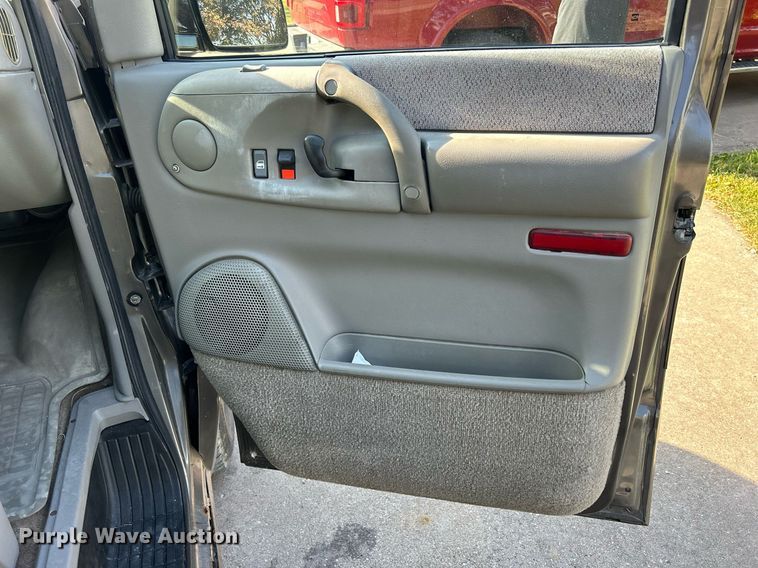 image for item MO9047 1999 Chevrolet Astro  van