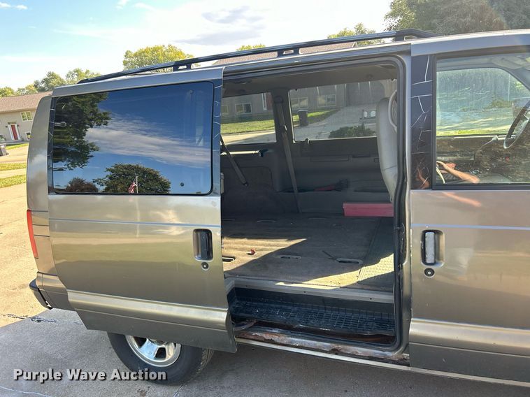 image for item MO9047 1999 Chevrolet Astro  van