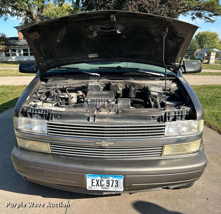 image for item MO9047 1999 Chevrolet Astro  van