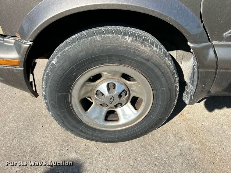 image for item MO9047 1999 Chevrolet Astro  van