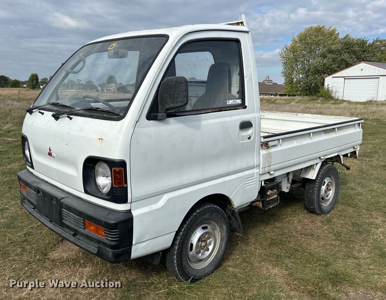 image for item MO9049 1992 Mitsubishi  mini truck