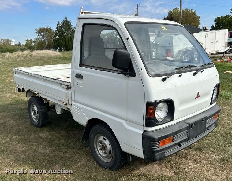 image for item MO9049 1992 Mitsubishi  mini truck