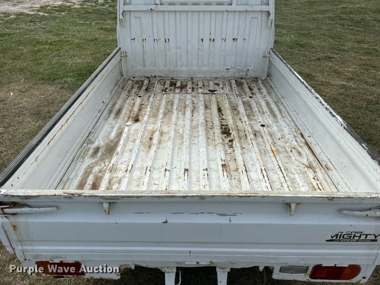 image for item MO9049 1992 Mitsubishi  mini truck