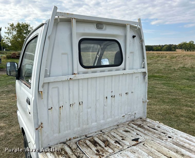 image for item MO9049 1992 Mitsubishi  mini truck
