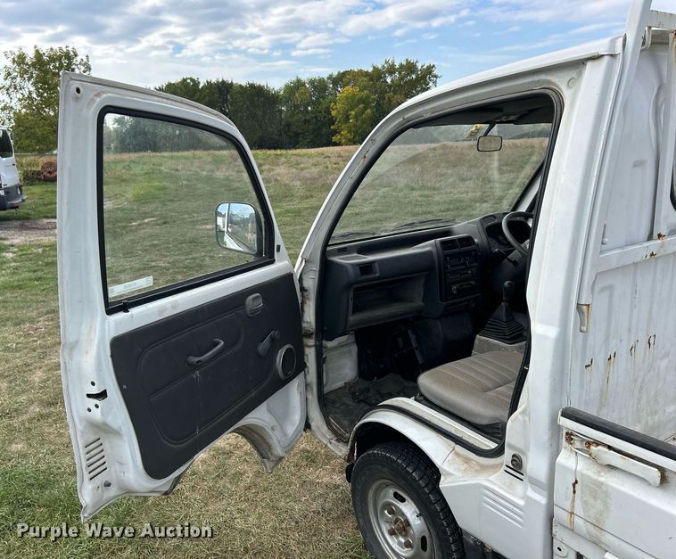 image for item MO9049 1992 Mitsubishi  mini truck