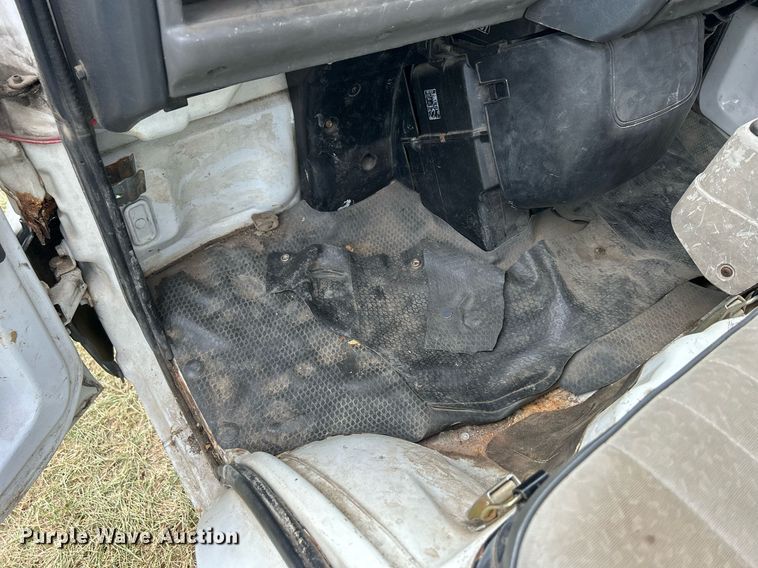 image for item MO9049 1992 Mitsubishi  mini truck