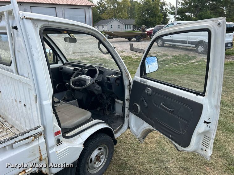 image for item MO9049 1992 Mitsubishi  mini truck