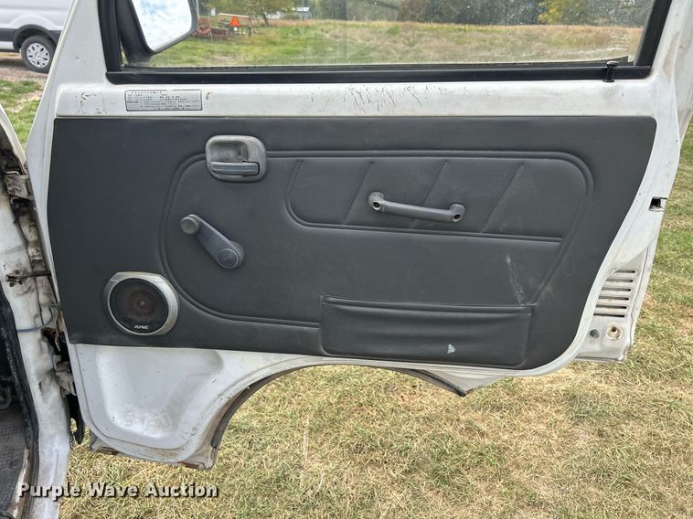 image for item MO9049 1992 Mitsubishi  mini truck