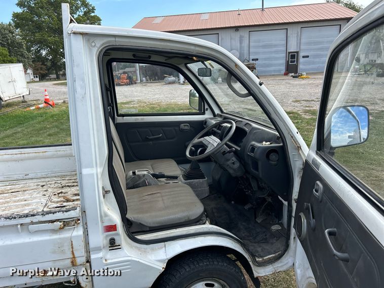 image for item MO9049 1992 Mitsubishi  mini truck