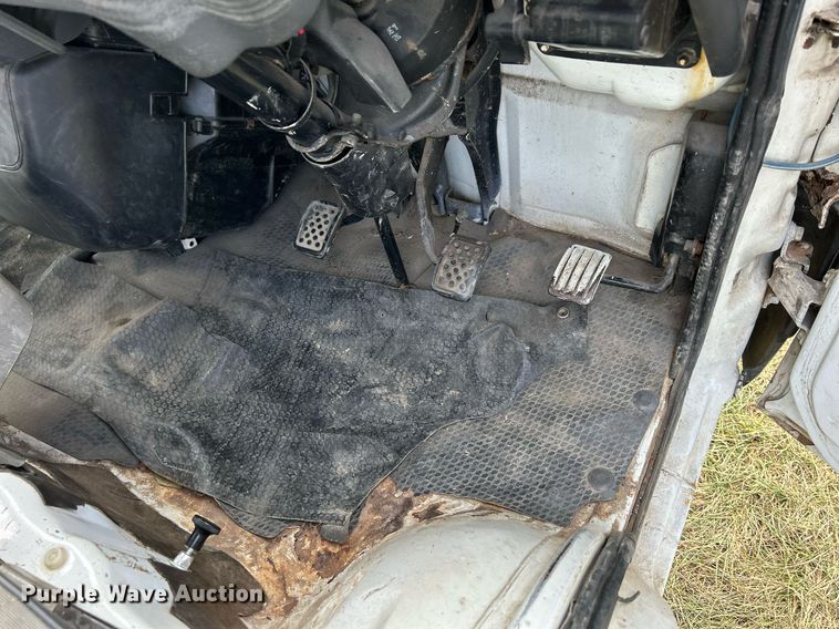 image for item MO9049 1992 Mitsubishi  mini truck