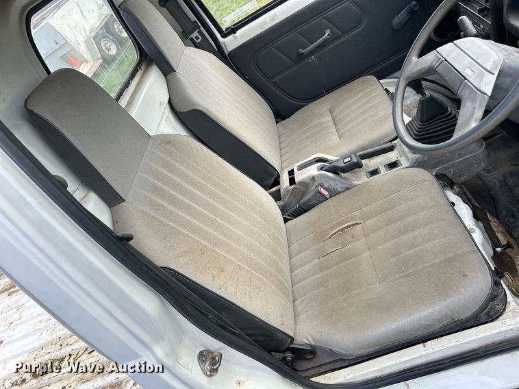 image for item MO9049 1992 Mitsubishi  mini truck