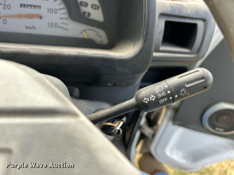 image for item MO9049 1992 Mitsubishi  mini truck