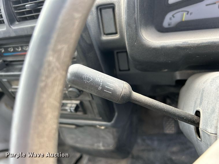 image for item MO9049 1992 Mitsubishi  mini truck