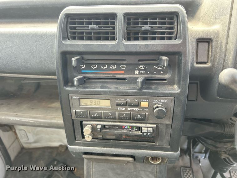 image for item MO9049 1992 Mitsubishi  mini truck