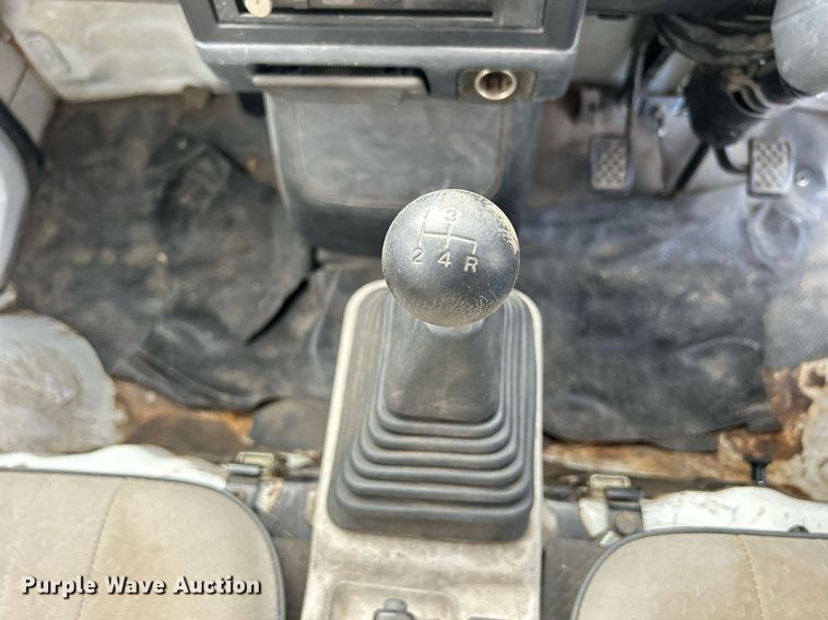 image for item MO9049 1992 Mitsubishi  mini truck