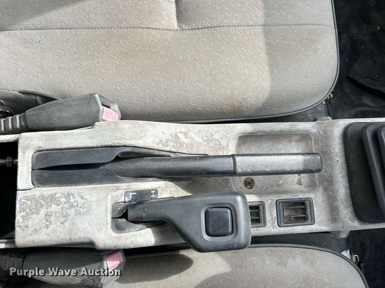 image for item MO9049 1992 Mitsubishi  mini truck