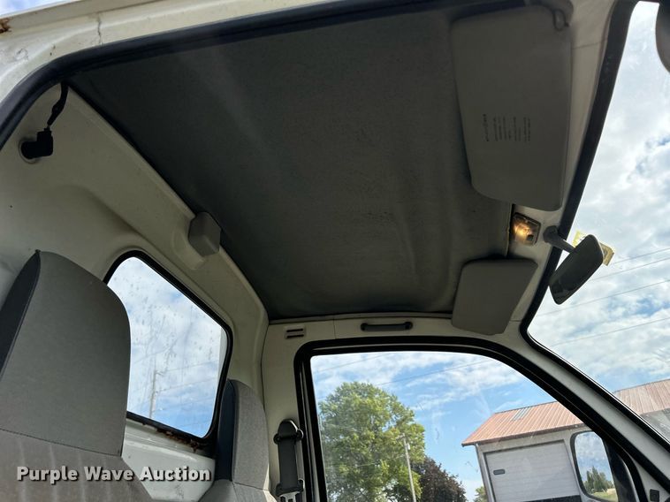 image for item MO9049 1992 Mitsubishi  mini truck