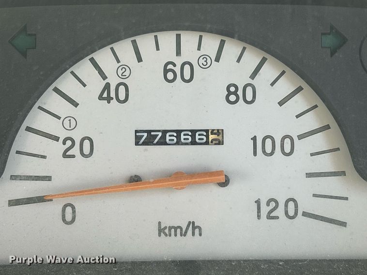 image for item MO9049 1992 Mitsubishi  mini truck