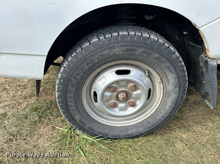 image for item MO9049 1992 Mitsubishi  mini truck